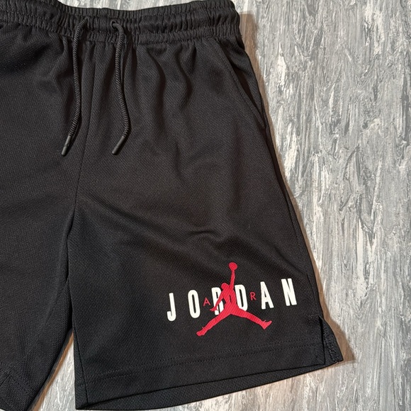 ❤️3/$30 Jordan Air Black and Red Athletic Shorts with Logo - Picture 3 of 8